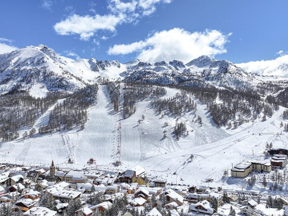 Superbe appartement neuf 8 pers, 55m² terrasse sud, proche pistes - FR-1-445-232 Apartment in Montgenèvre