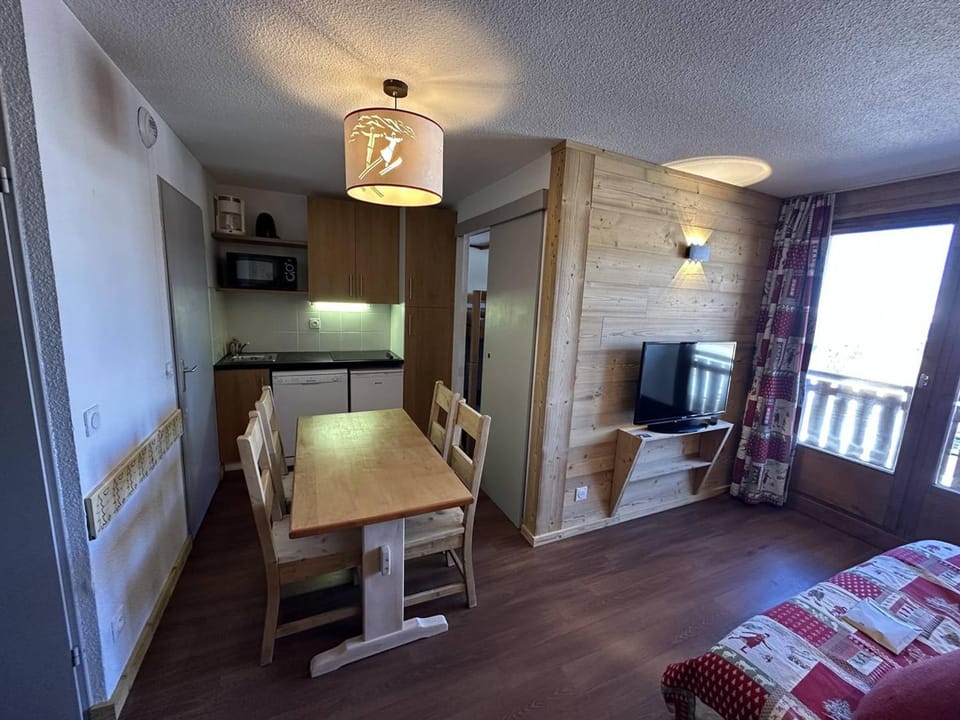 Appartement skis aux pieds avec balcon et WIFI pour 6 personnes à Plagne Soleil - FR-1-351-275 Apartment in Mâcot-la-Plagne