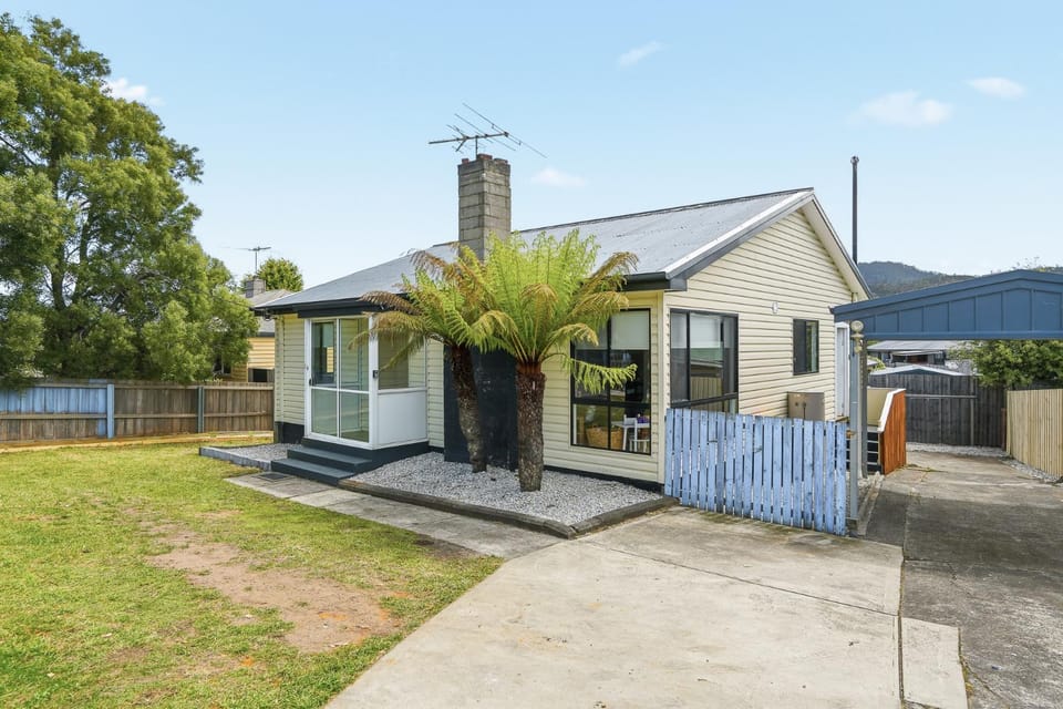 Property building, Natural landscape, Garden view
