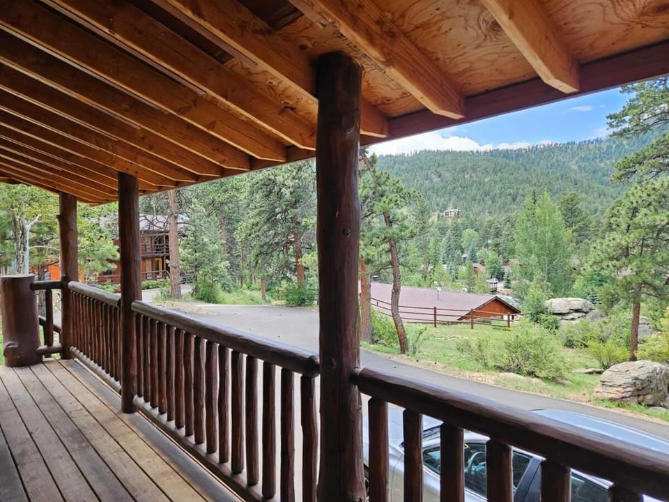 Cabin 2- Two BR Cabin w Hot Tub Cabin in Estes Park