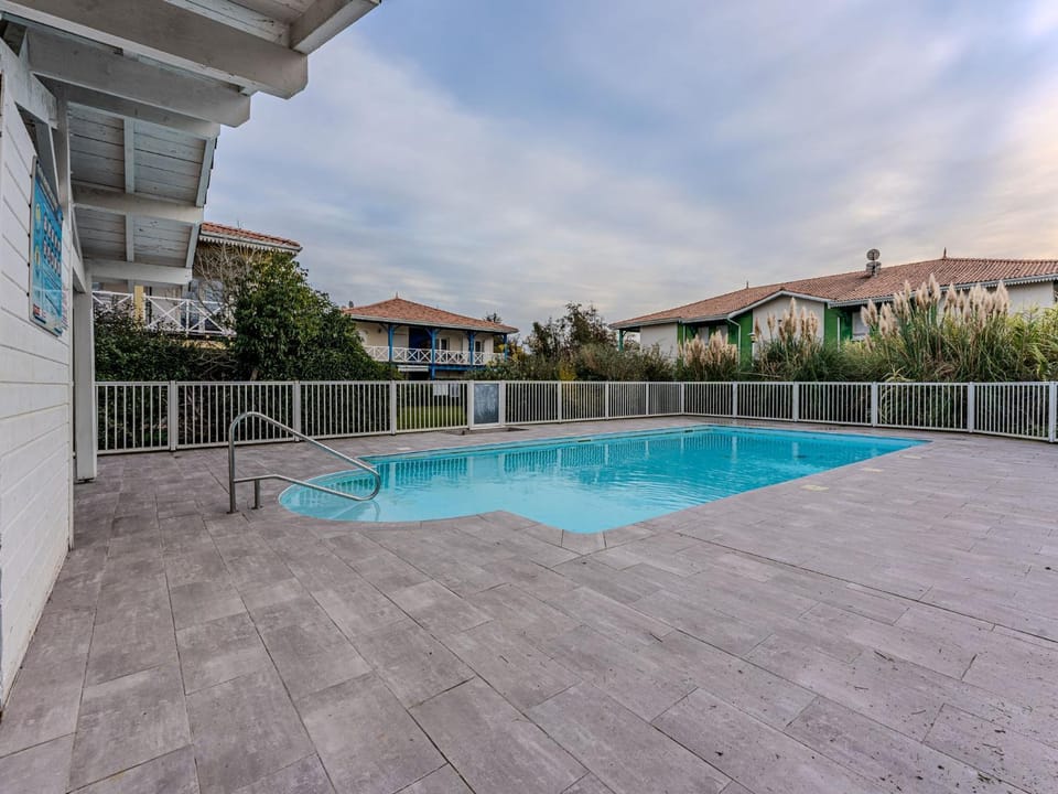 Appartement charmant avec piscine au 1er étage, proche centre et lac, 4 personnes - FR-1-521-265 Apartment in Sanguinet