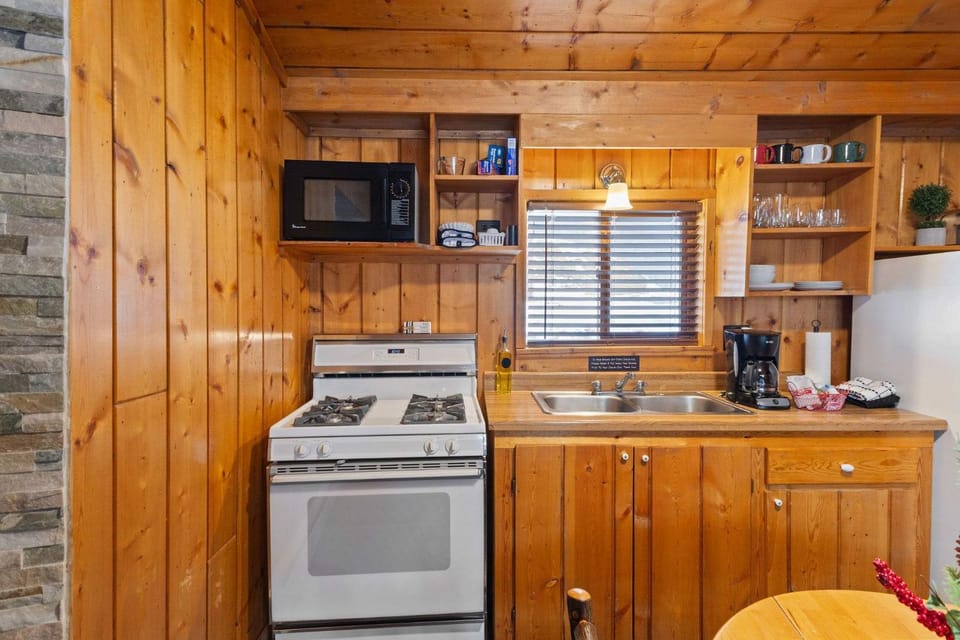 Cabin 4- One Bedroom cabin- RMNP Cabin in Estes Park