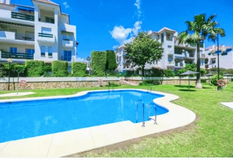 Junto Puerto Banus playa Piscinas y wifi Apartment in Marbella