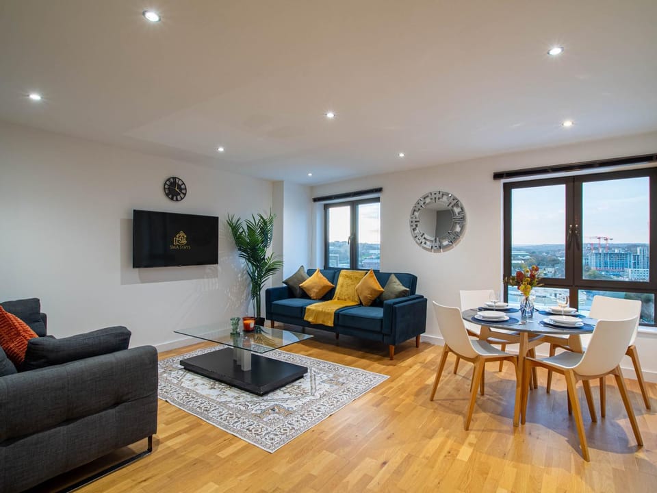 Communal lounge/ TV room, TV and multimedia, Living room, Seating area, Evening entertainment