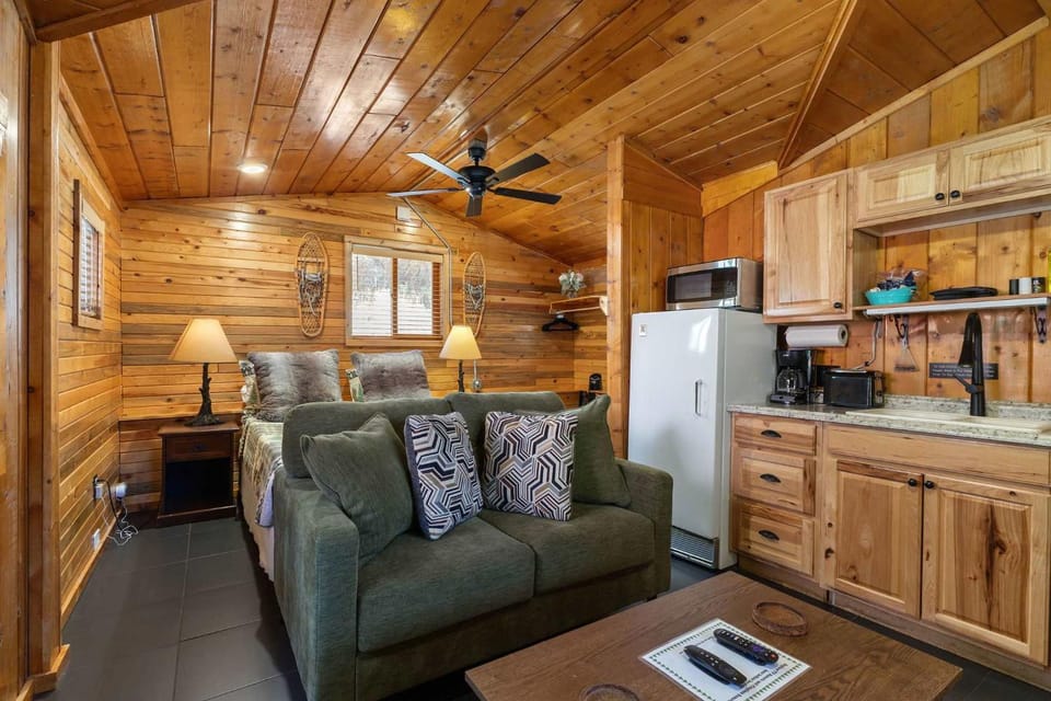 Cabin 7- Studio Cabin Heated Floors 5 Min to RMNP Cabin in Estes Park