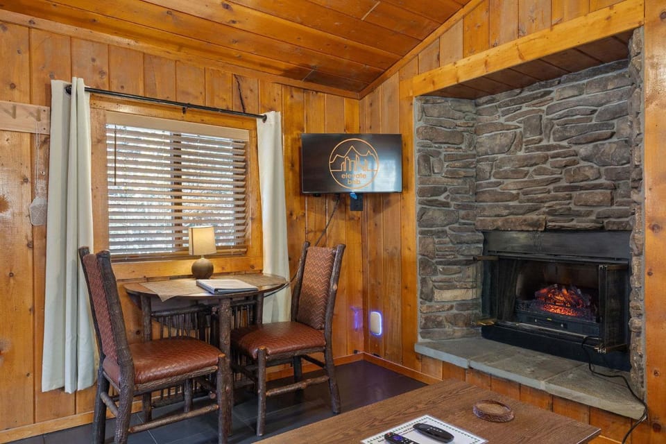 Cabin 7- Studio Cabin Heated Floors 5 Min to RMNP Cabin in Estes Park