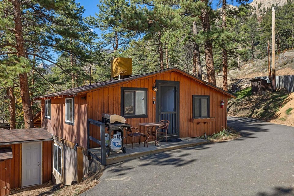 Cabin 10- King Cabin Mins to RMNP Cabin in Estes Park