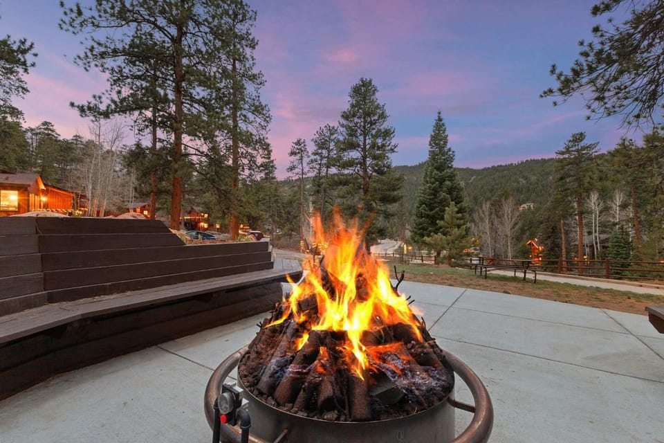 Cabin16 - King Bed Kitchenette & Bath Cabin in Estes Park