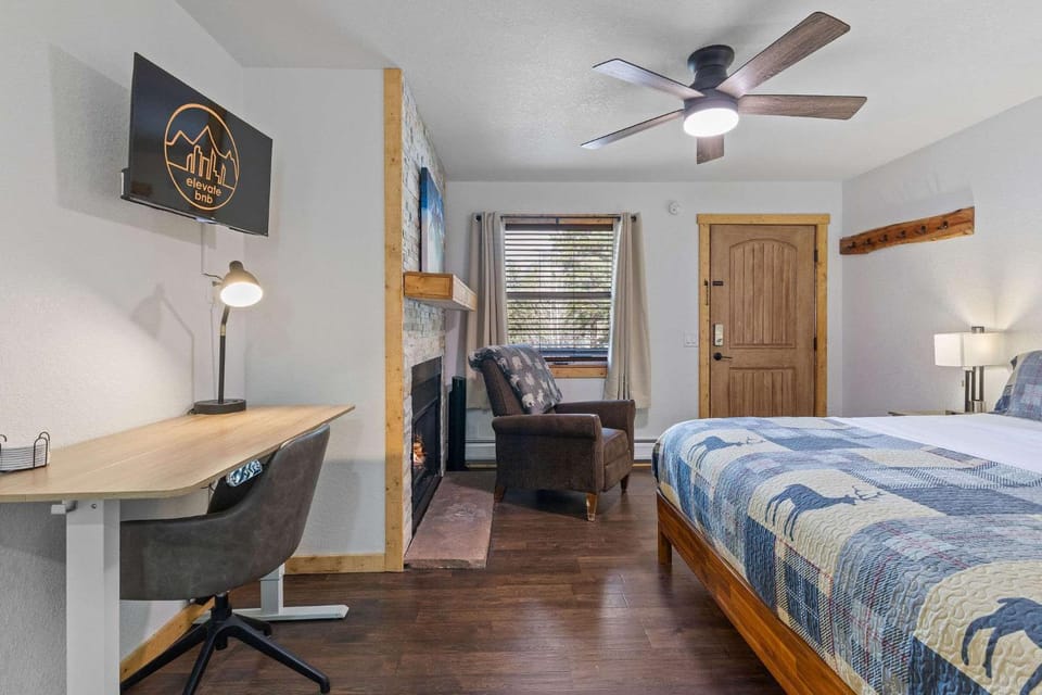 Cabin16 - King Bed Kitchenette & Bath Cabin in Estes Park
