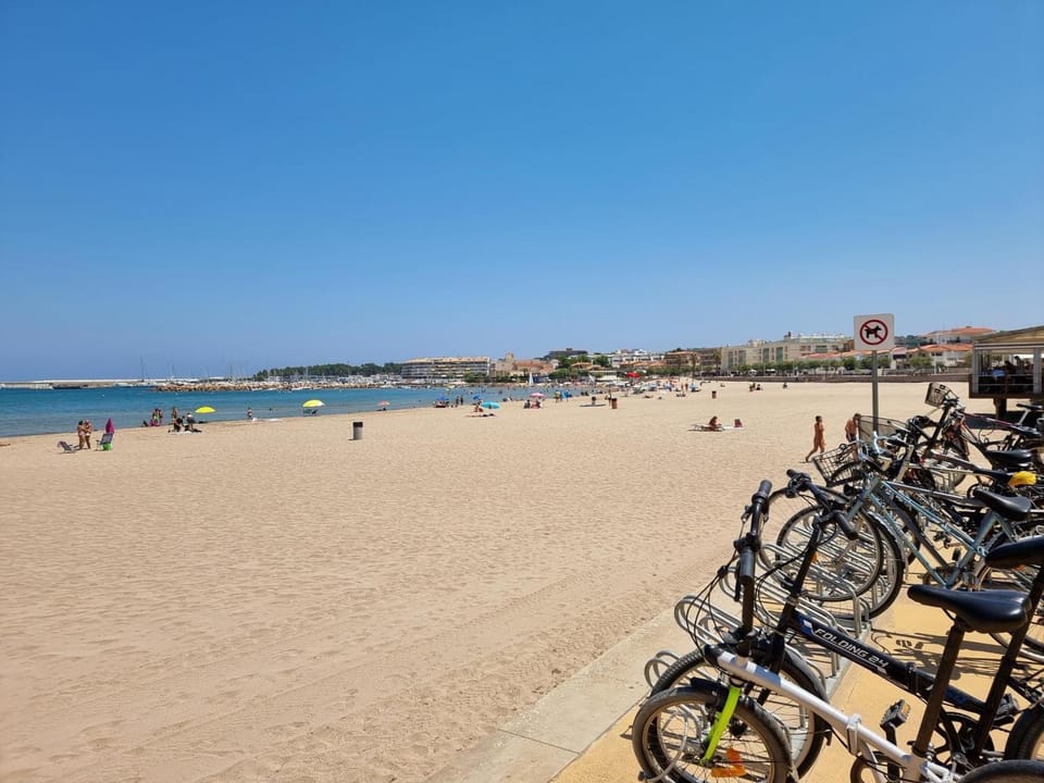 Acogedor apartamento a 50m de la playa con terraza, aire acondicionado y parking - HISP-236-82 Apartment in L'Escala