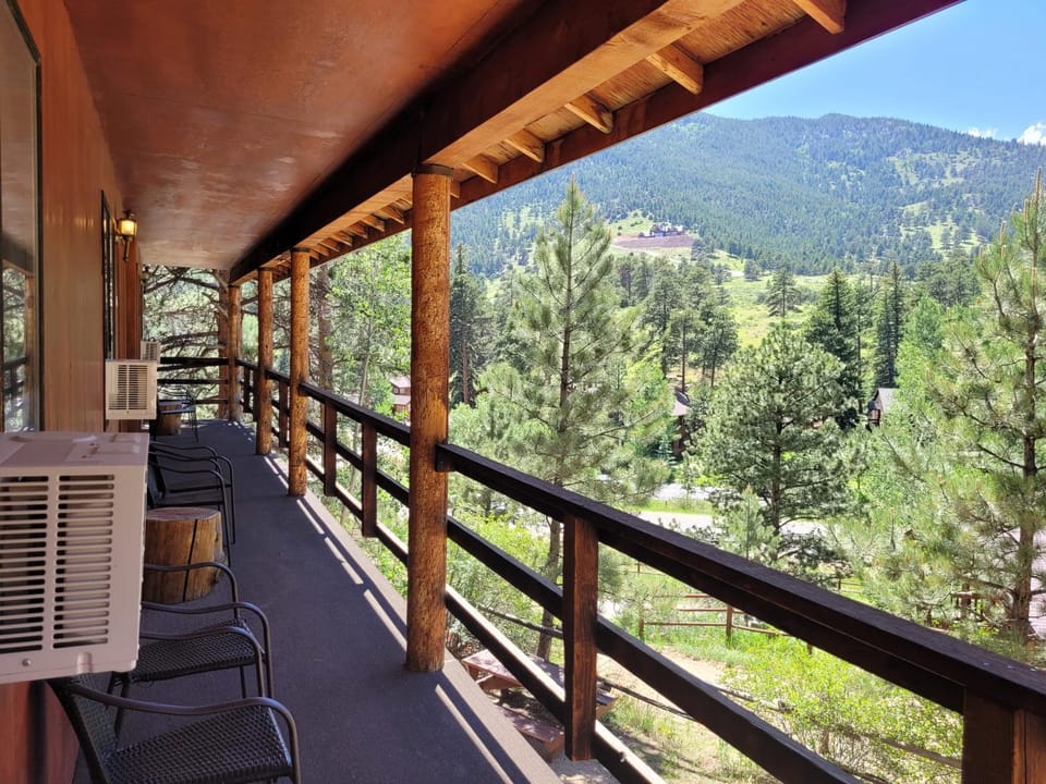 Cabin 17 - King Bed New Kitchen & Bath Cabin in Estes Park
