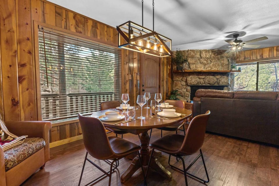 Cabin 20- King Cabin w Roku TV Full Kitchen Cabin in Estes Park