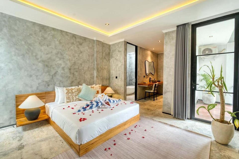 Modern 4BR Industrial - Tropical Escape in Umalas Villa in North Kuta