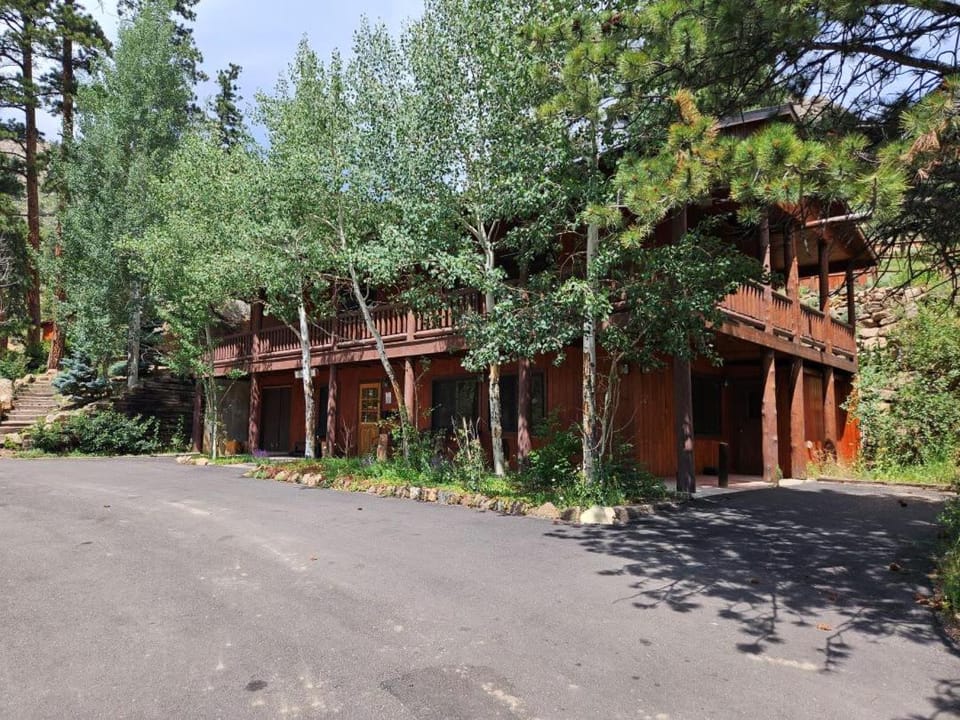 Cabin 21- Accessible Unit & King Bed Cabin in Estes Park