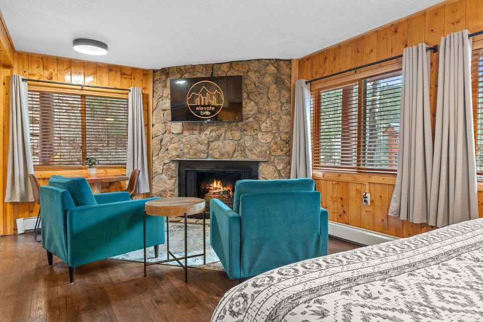 Cabin 21- Accessible Unit & King Bed Cabin in Estes Park