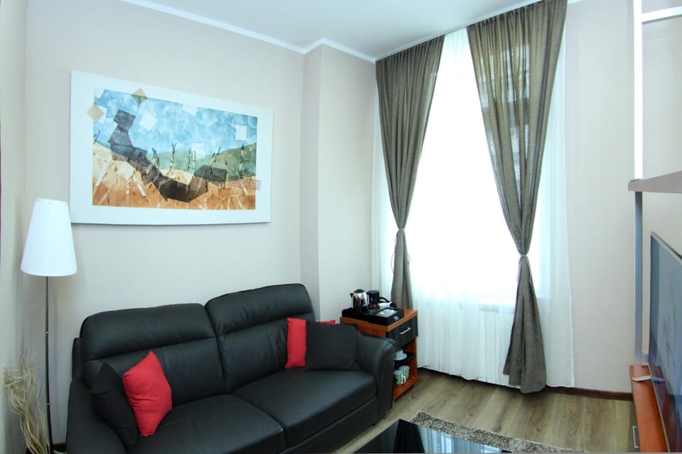 Day, Living room