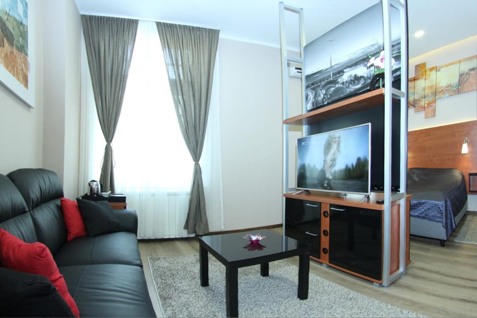 Day, Living room