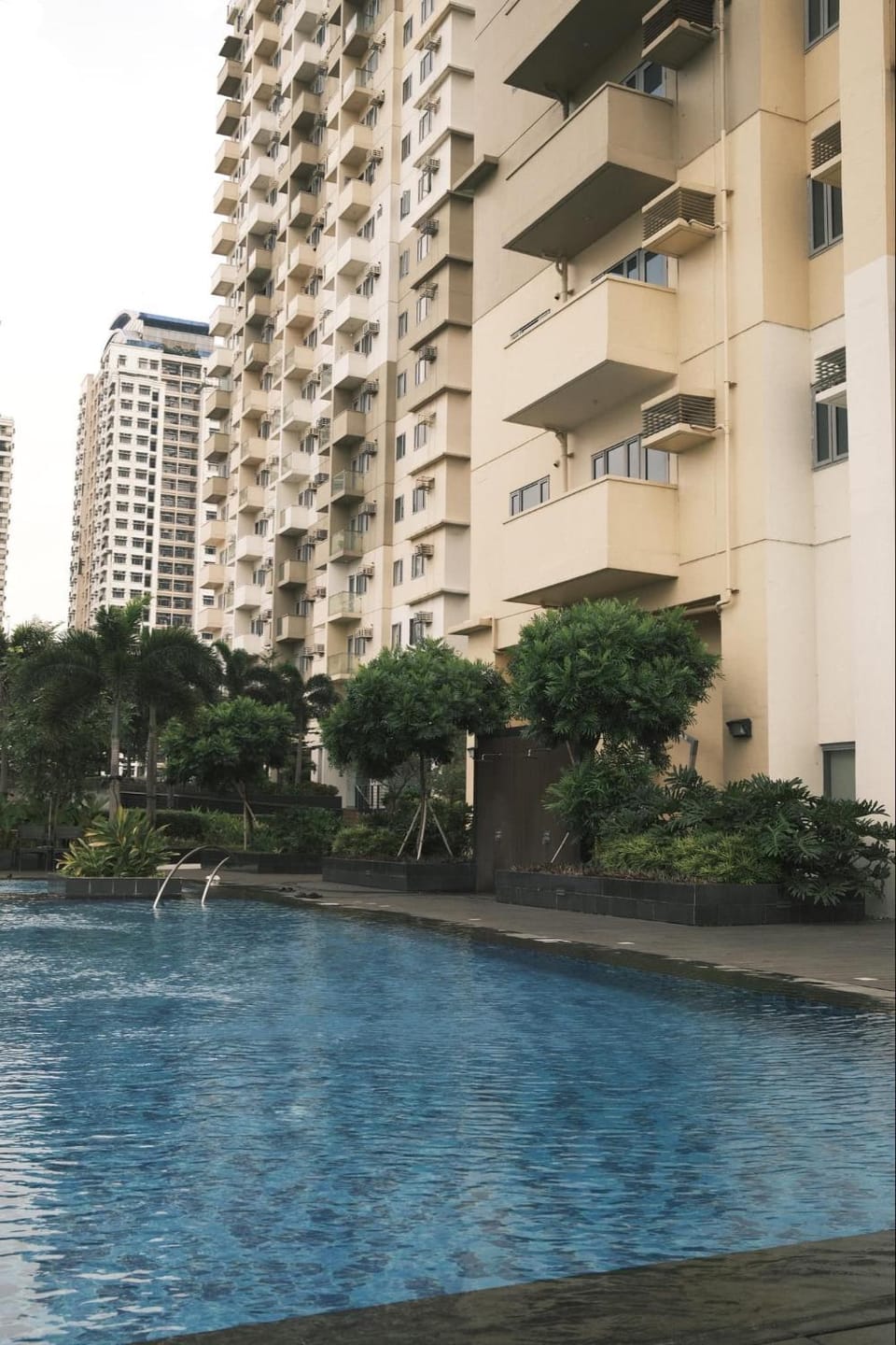 Property building, Day, Pool view, Swimming pool