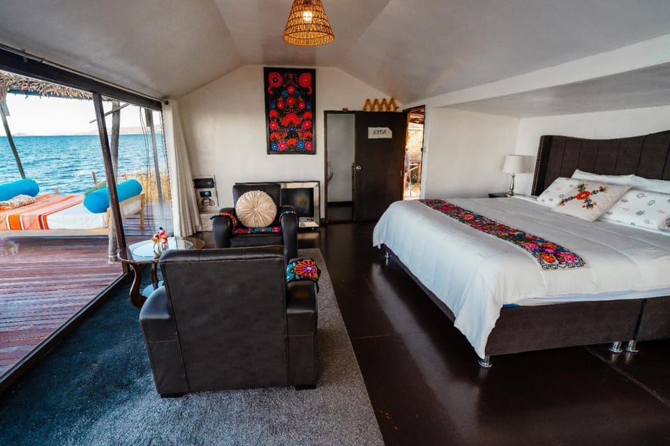 Bed, Natural landscape, Photo of the whole room, Seating area, Bedroom, Lake view, heating