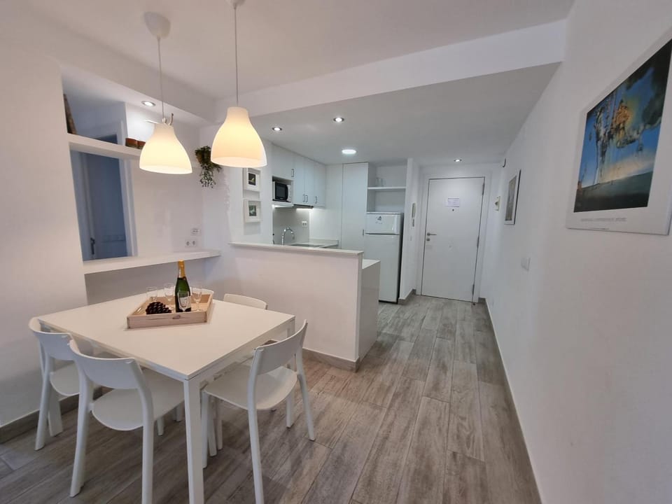 Encantador apartamento de 2 habitaciones en L'Escala con terraza privada - HISP-236-26 Apartment in L'Escala