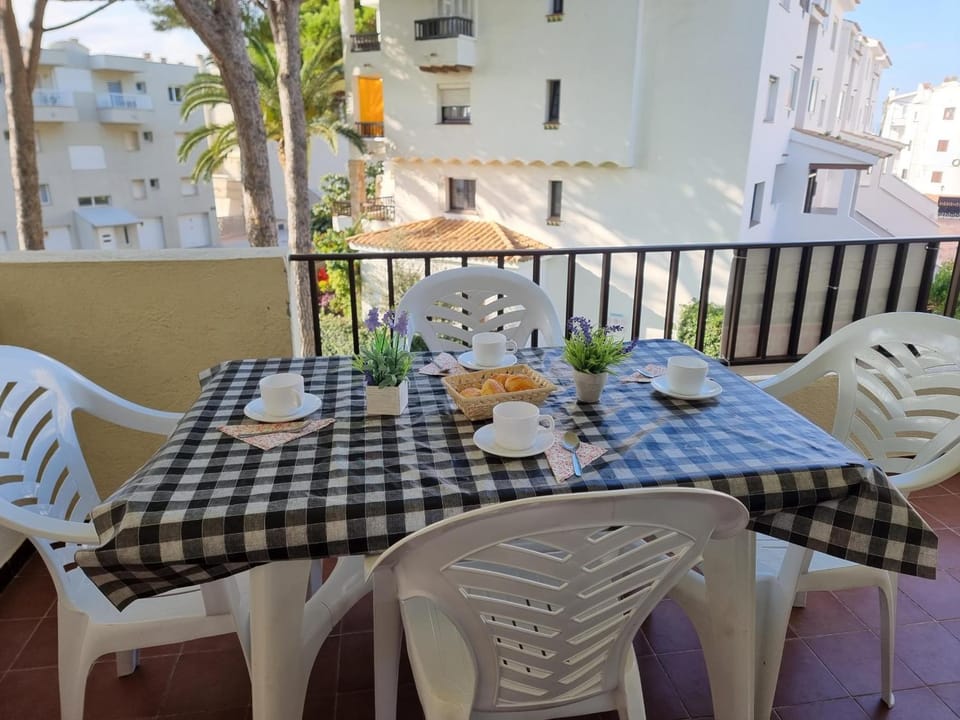 Encantador apartamento de 2 habitaciones en L'Escala con terraza privada - HISP-236-26 Apartment in L'Escala