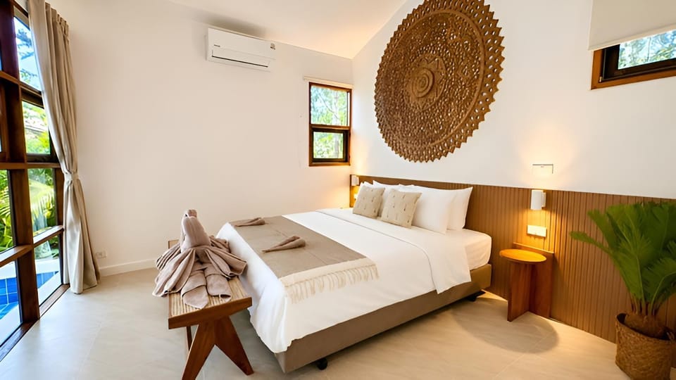 Bed, Photo of the whole room, Bedroom, towels, air conditioner