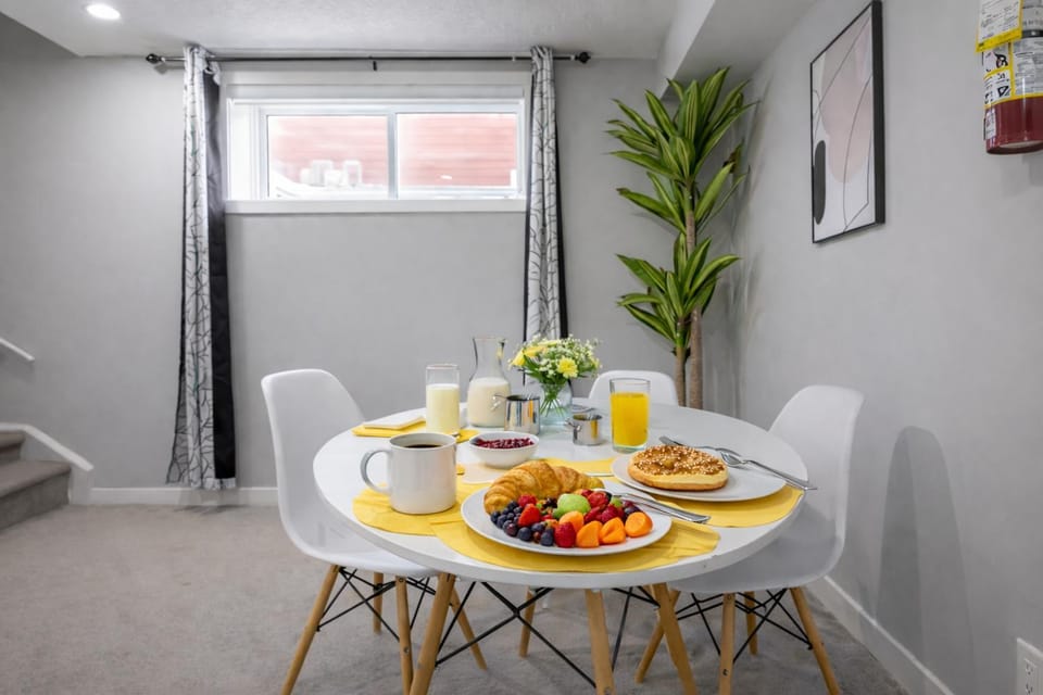 Dining area, Breakfast, Dinner, Family