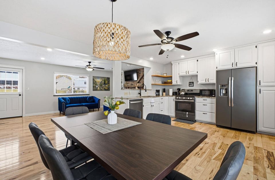 Quiet 3BR Dublin Home, Large Yard, near Bridgepark and easy commute to area companies and hospitals House in Hilliard