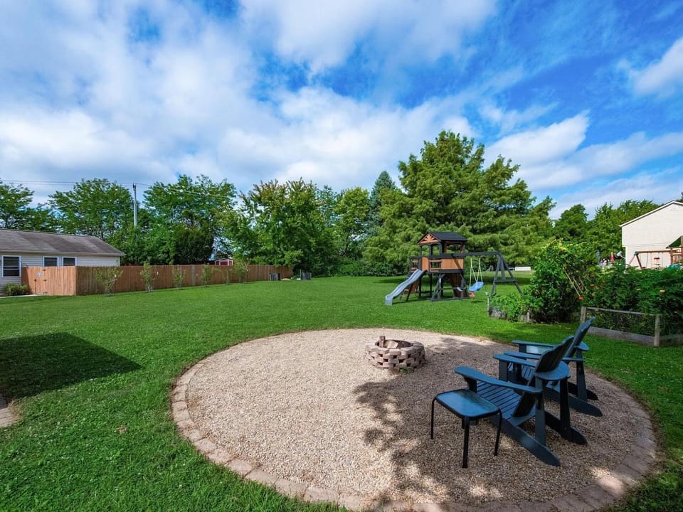 Quiet 3BR Dublin Home, Large Yard, near Bridgepark and easy commute to area companies and hospitals House in Hilliard