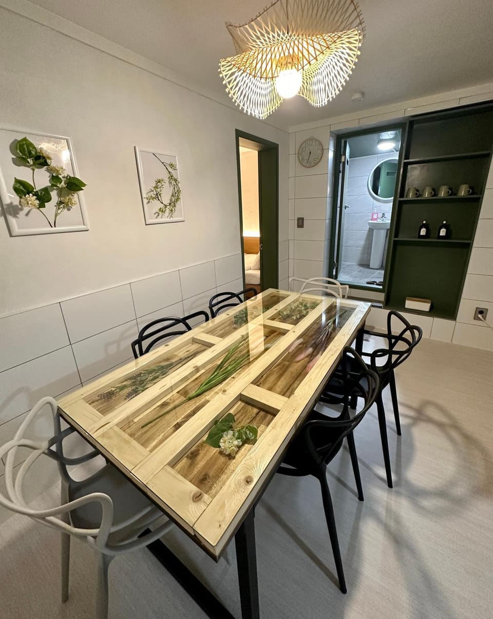 Living room, Dining area