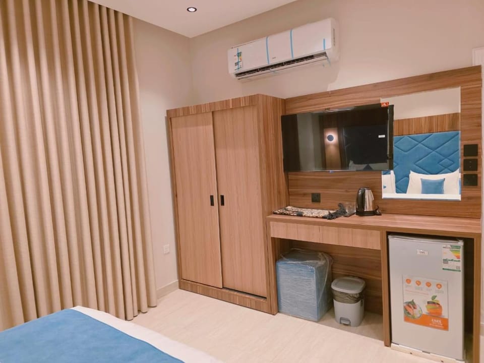 Bed, TV and multimedia, Photo of the whole room, Bedroom, air conditioner