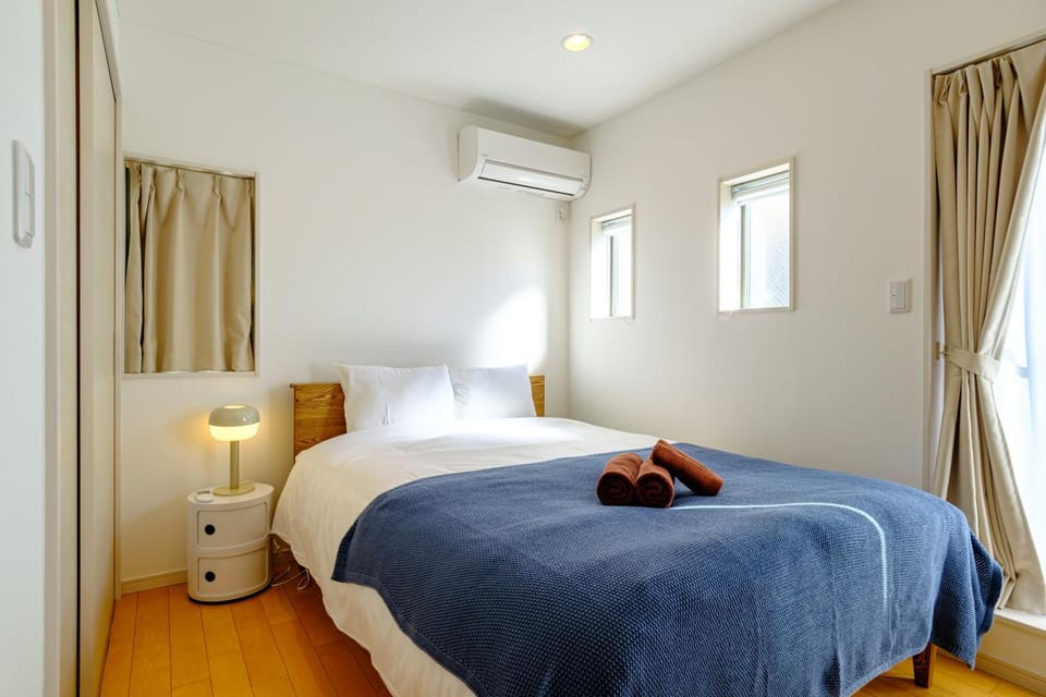 Bed, Bedroom, air conditioner