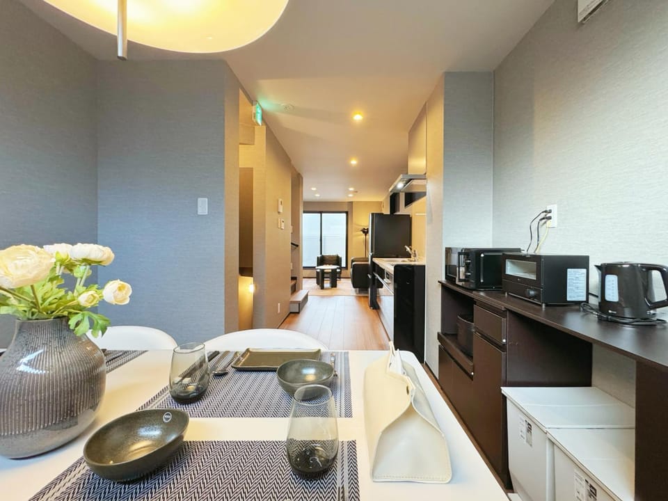 Kitchen or kitchenette, Dining area, oven