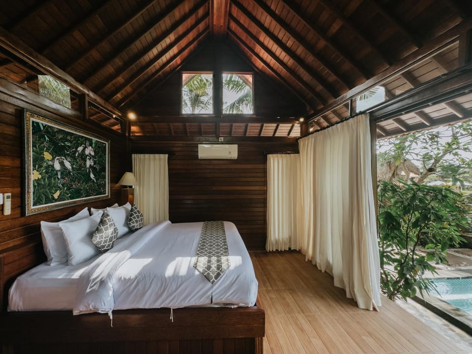 Bed, Bedroom, Garden view, towels