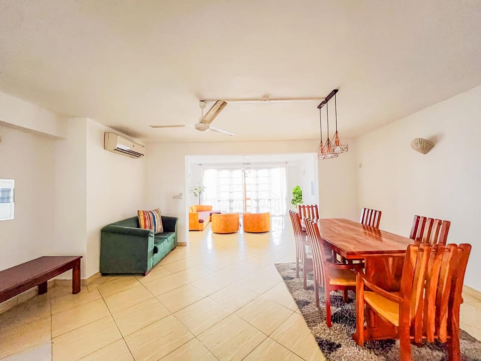 Living room, Seating area, Dining area, air conditioner