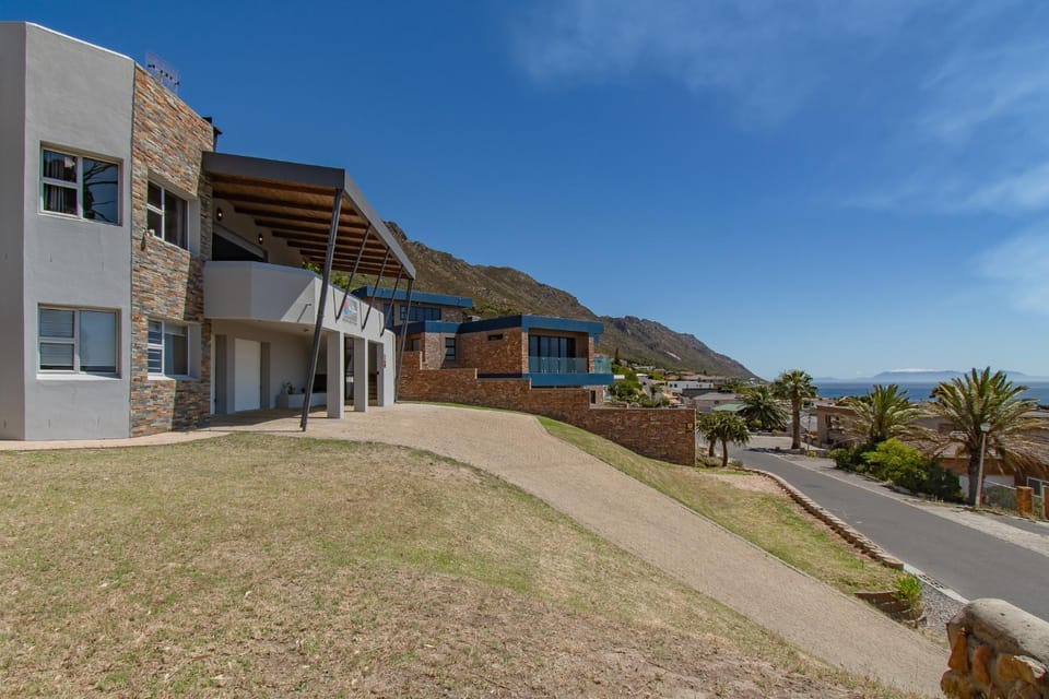 75 on Chapman House in Cape Town