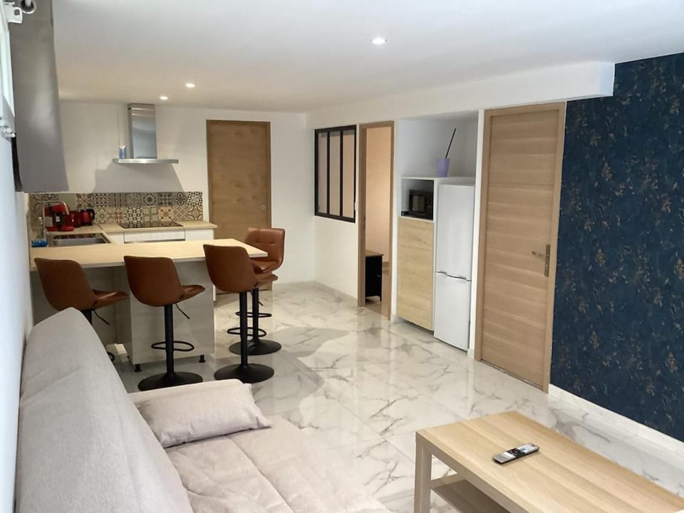 Independent apartment for 4 people in house Apartment in Brittany