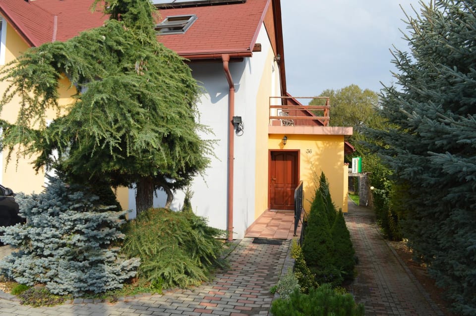Facade/entrance, Garden, Street view