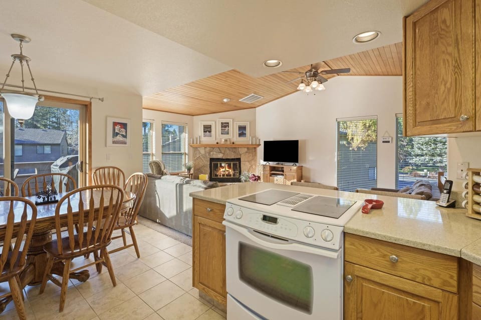 Fairway Village 8 condo Apartment in Sunriver