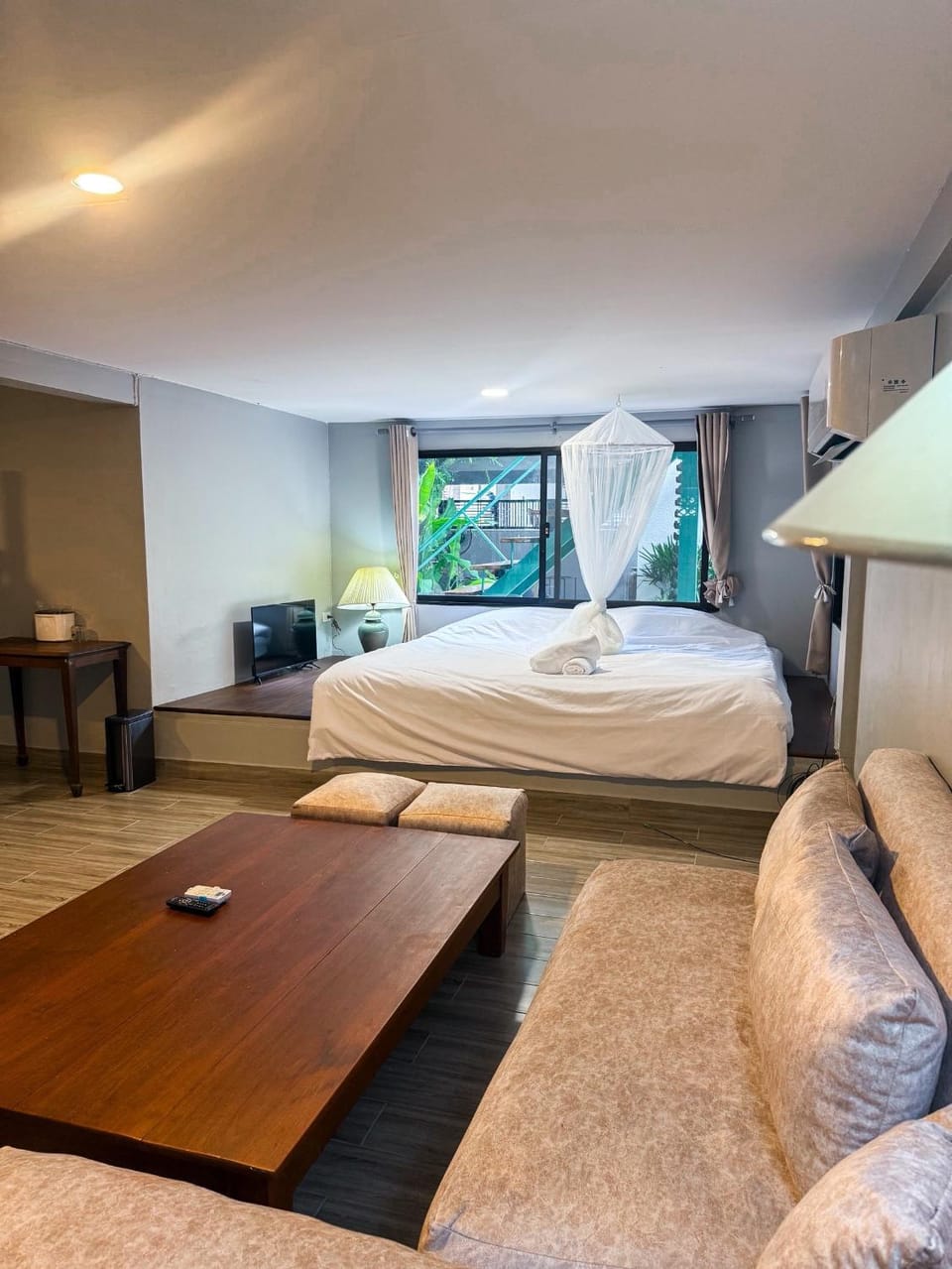 Bed, Photo of the whole room, Bedroom