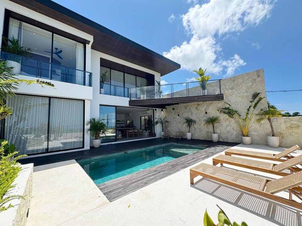 Villa Vega Melasti Beach Sea View 3BR Villa in Bali
