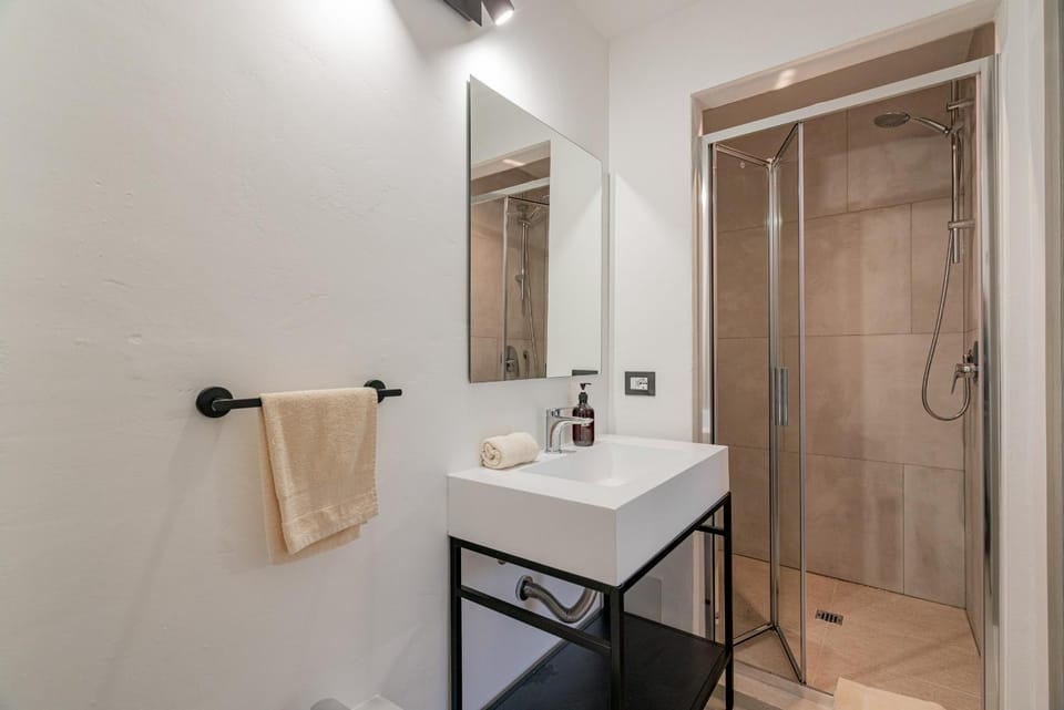 Shower, Bathroom, towels