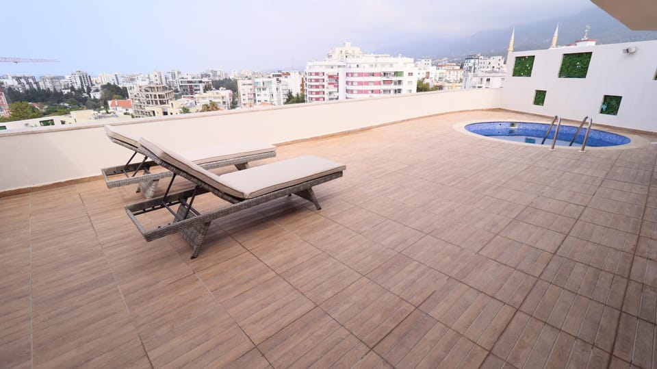 Balcony/Terrace, Swimming pool, sunbed