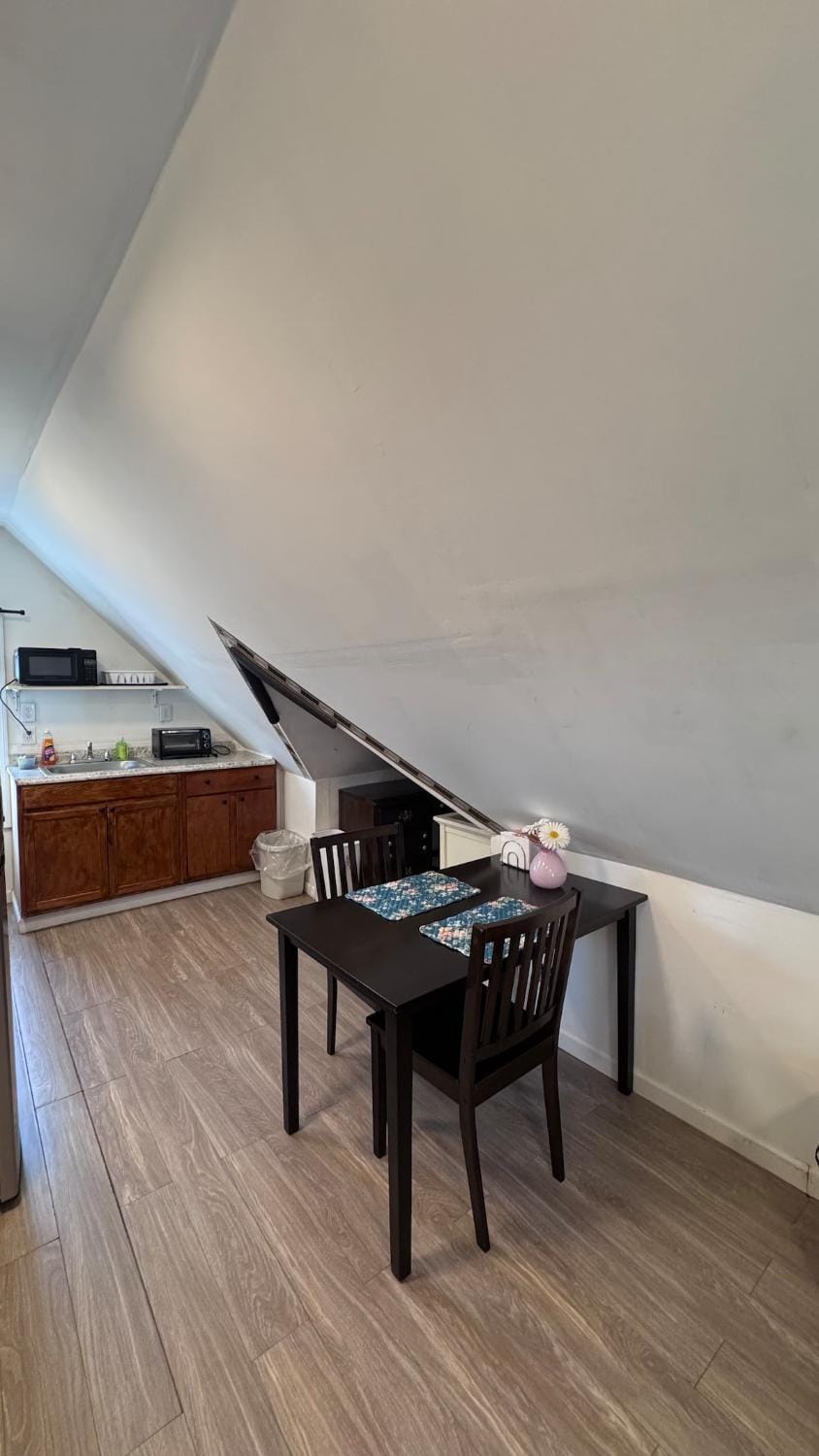 Loft Private Studio -- Washer and Dryer -- Near Boston Transit Apartment in Malden