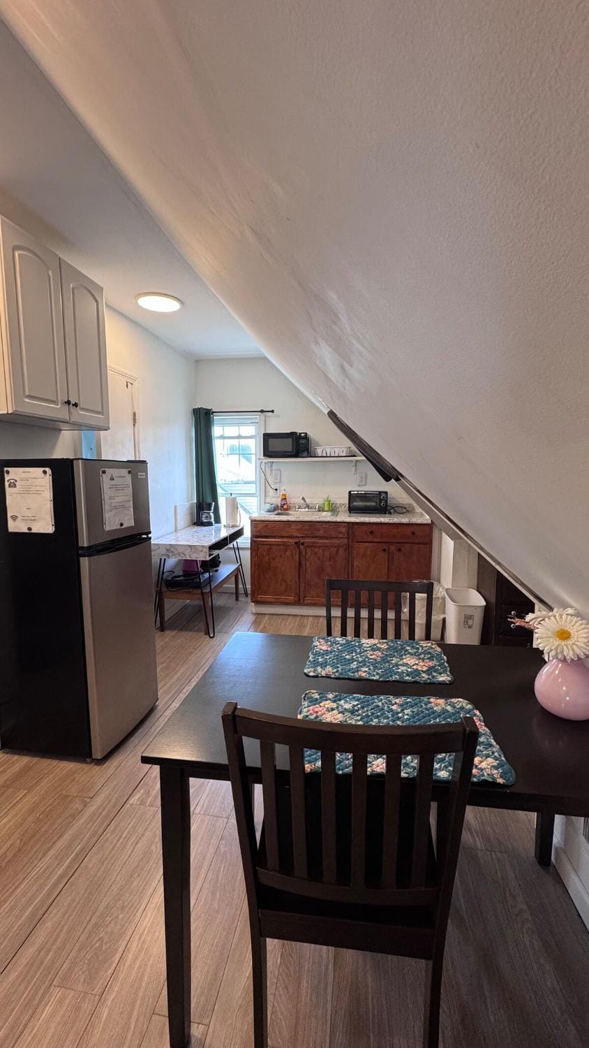 Loft Private Studio -- Washer and Dryer -- Near Boston Transit Apartment in Malden