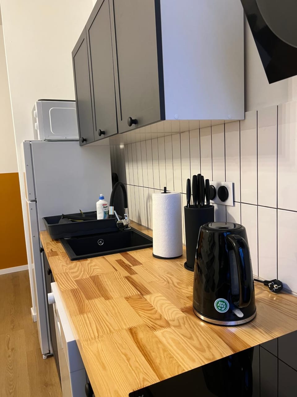 Kitchen or kitchenette, stove