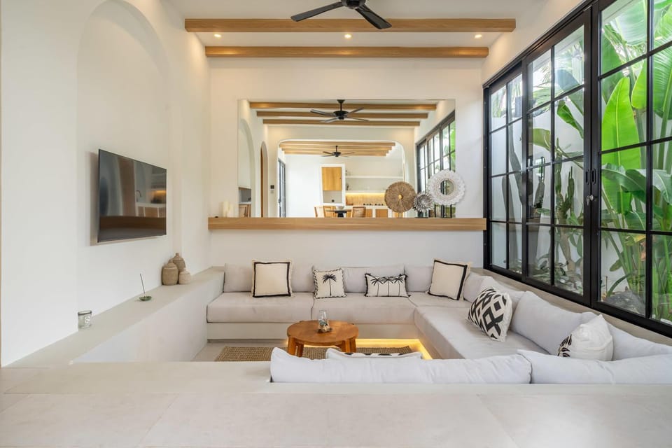 TV and multimedia, Living room, Seating area, fireplace