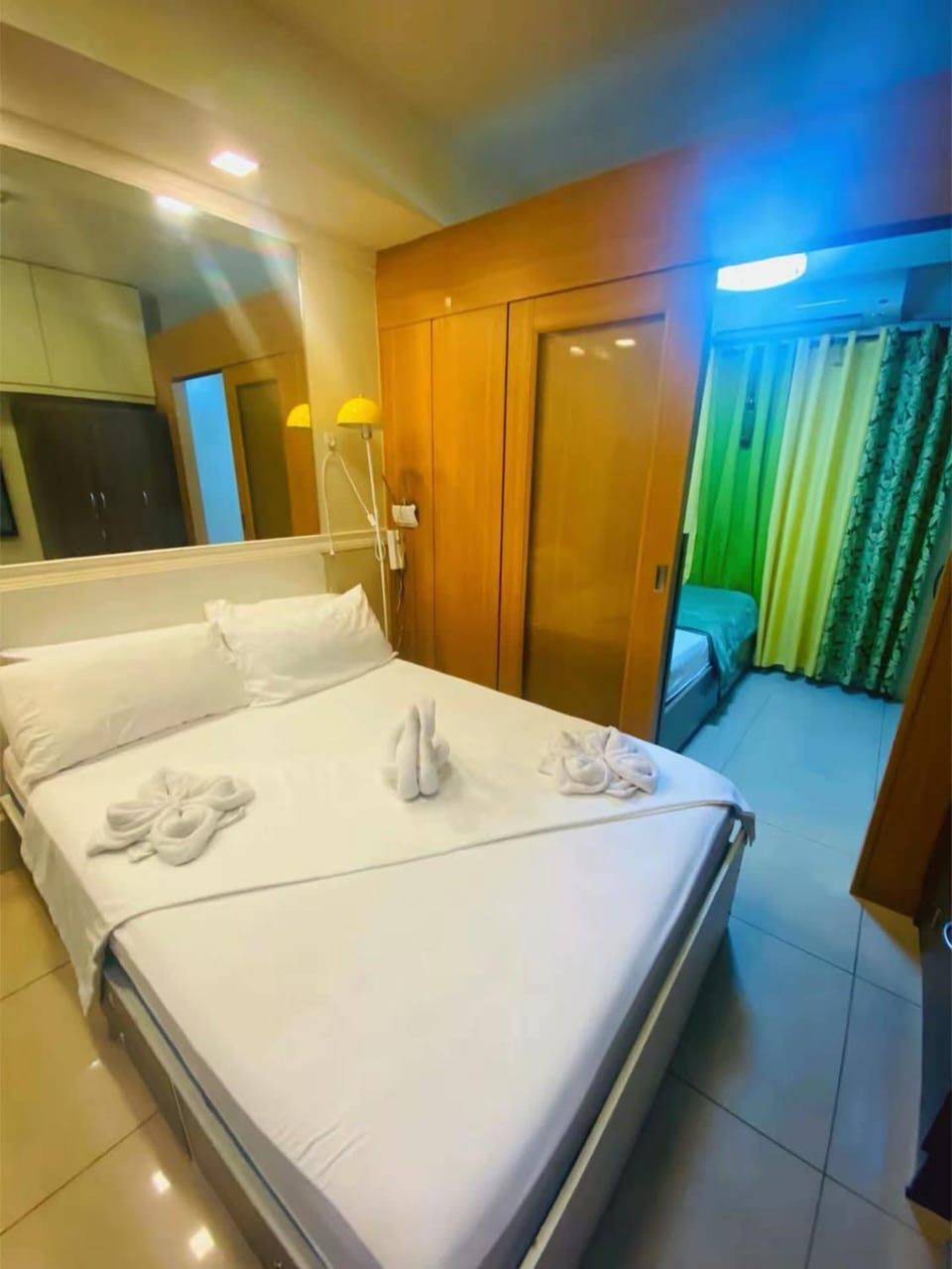 232 1br big balcony 2 queen size 1-sofa bed 1single extra mattress Apartment in Pasay
