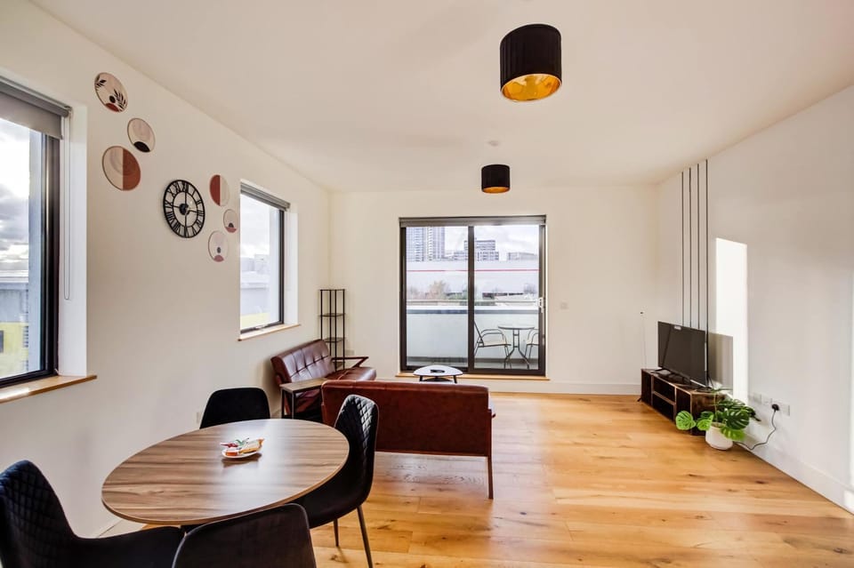Wembley 2BR Apartment with free parking Apartment in Wembley