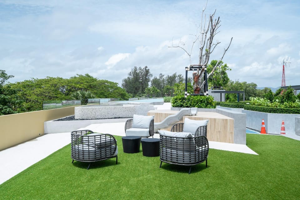 Patio, Day, Seating area, Garden view